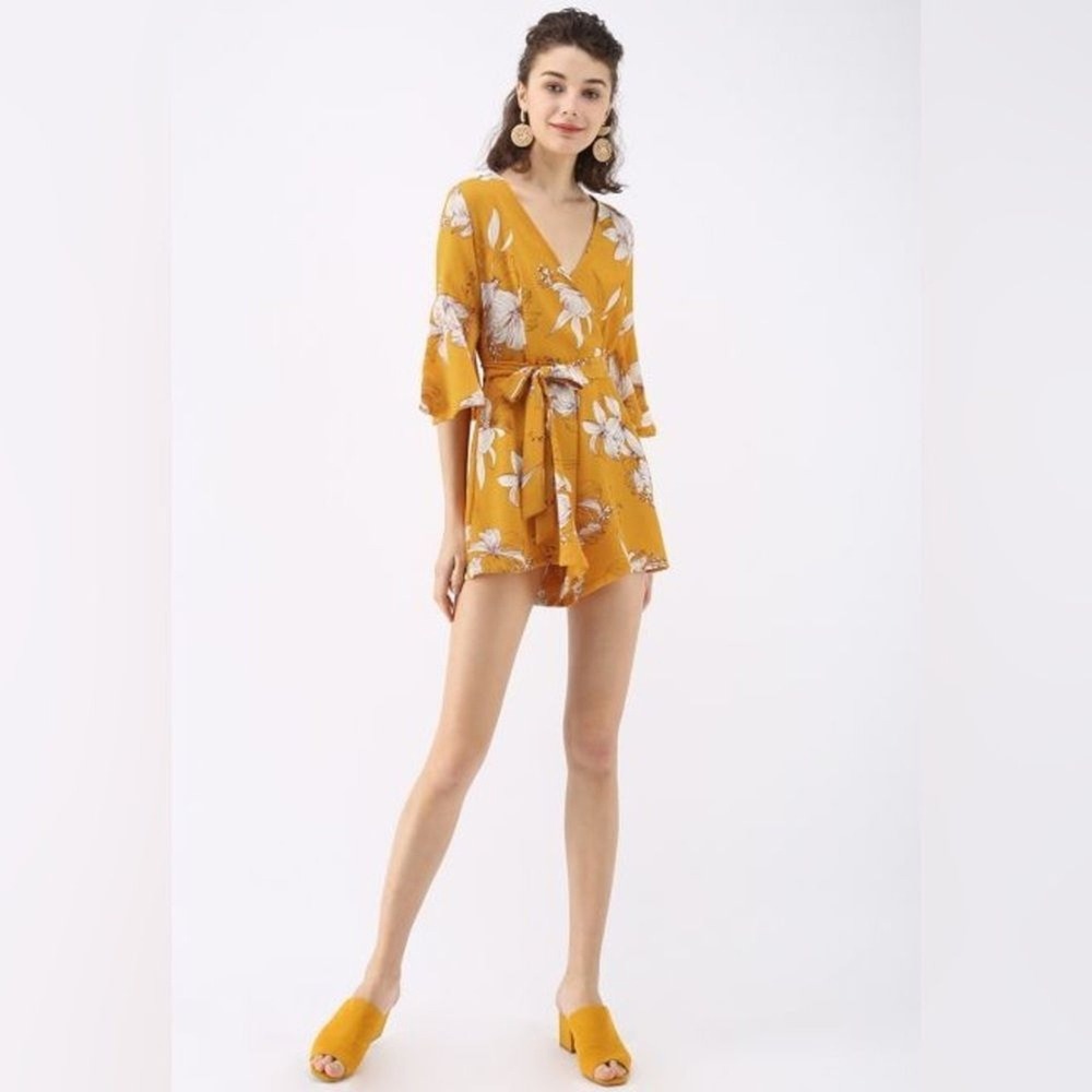 L'Atiste Romper Floral Flutter Bell Sleeve NO BELT Size Small Wrap-Style Mustard - Picture 1 of 16